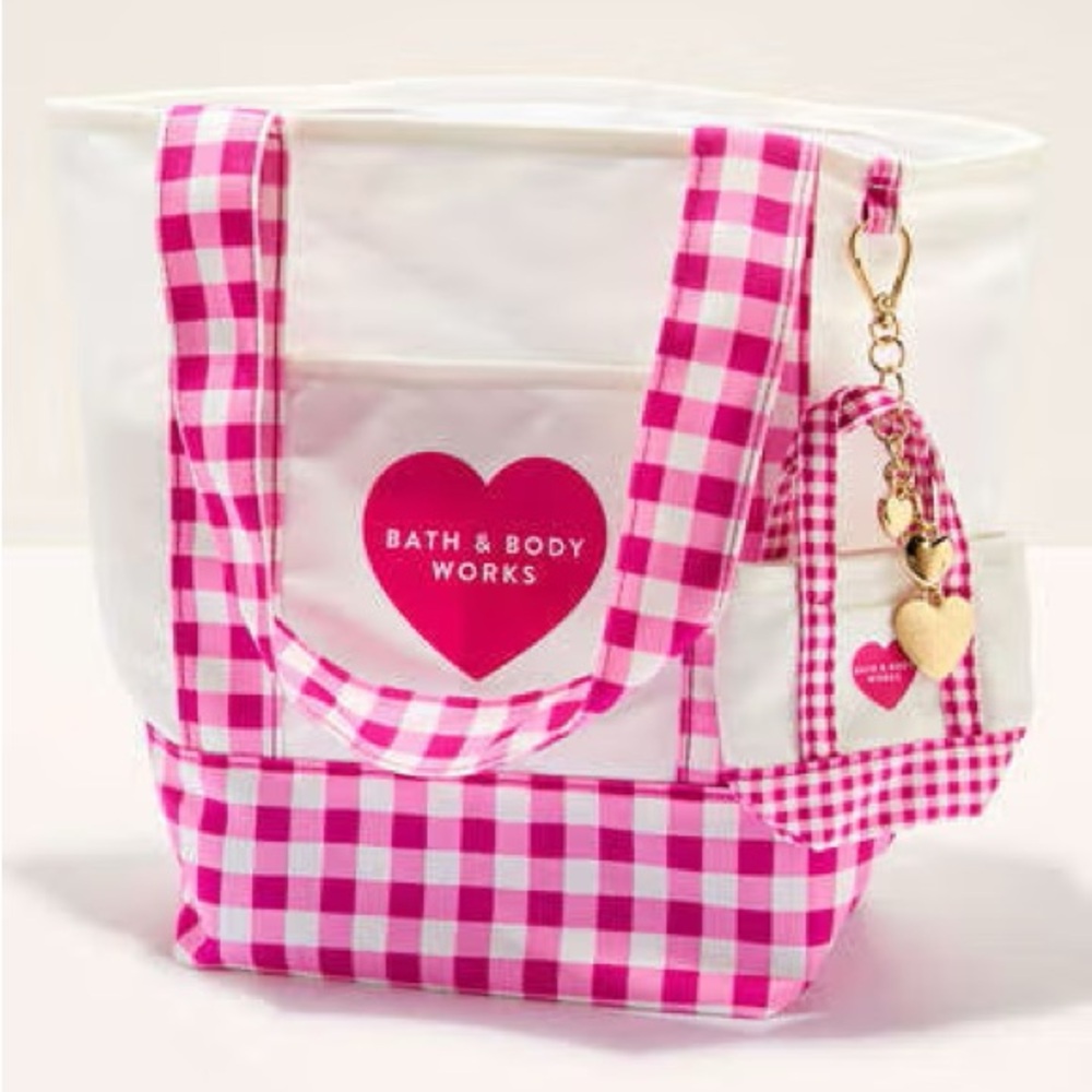 SOLD OUT Bath & Body Works White & Pink Gingham Tote with Heart Charm (BNWT)